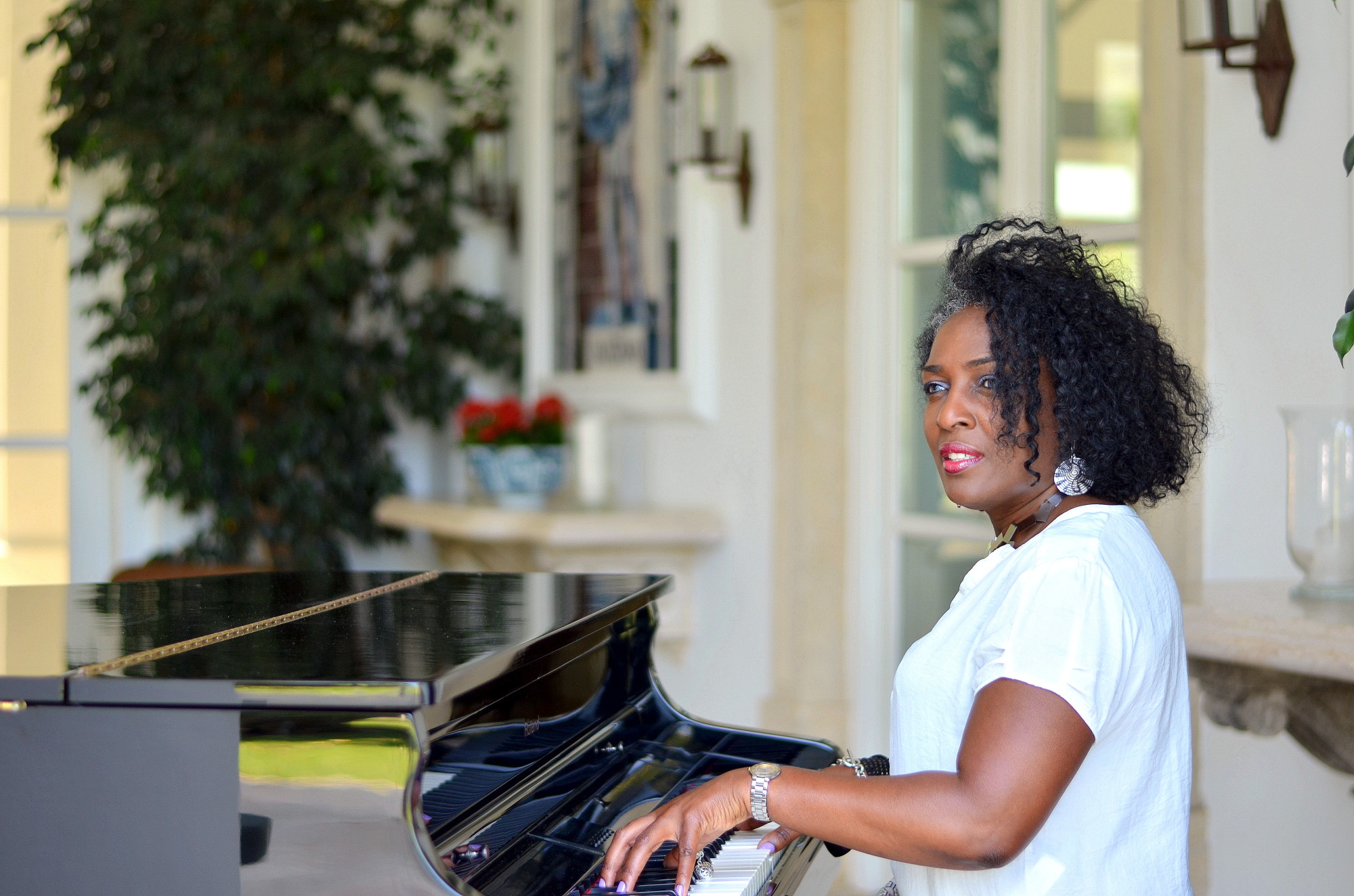 lady playing piano