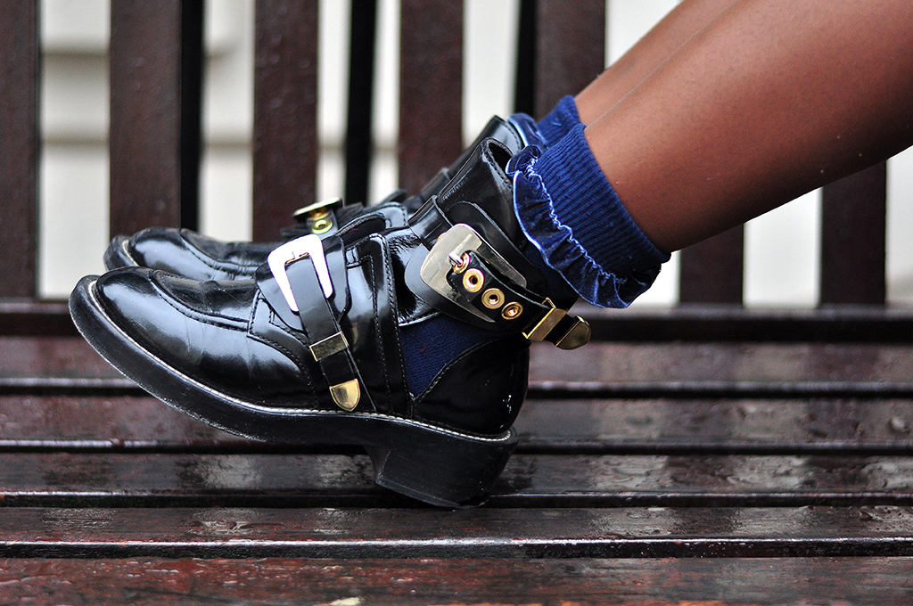 black ceinture leather ankle boots