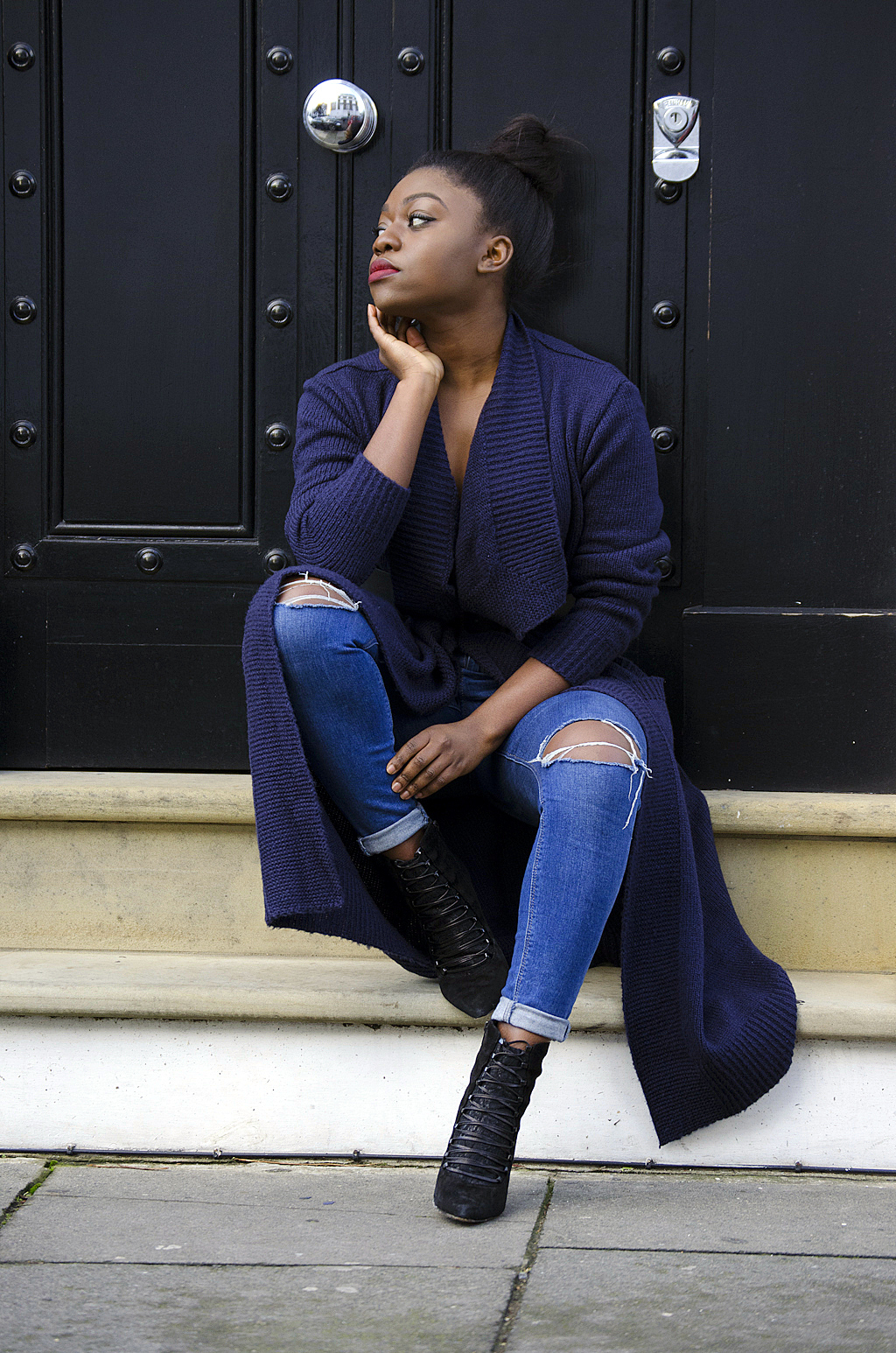 Navy Oversized Cardigan Topshop Ripped Jeans Black Boots Mirror Me London Fashion Travel