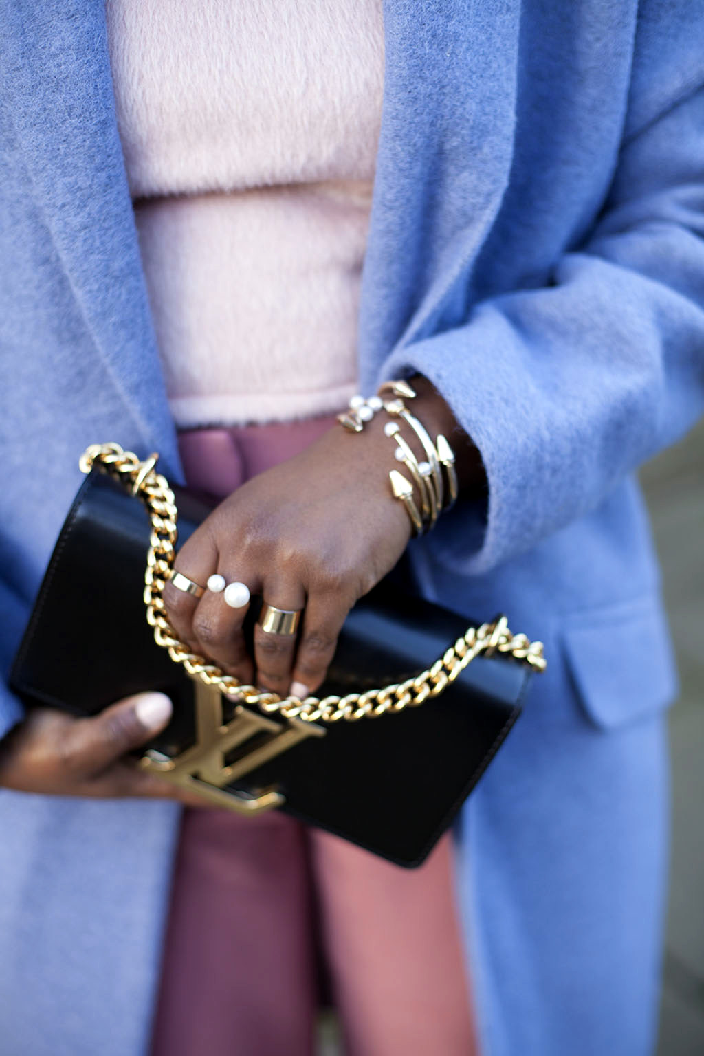 HOW TO WEAR: WINTER PASTELS - Mirror Me